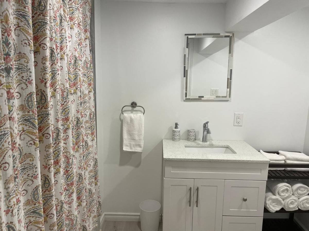 Newly Renovated 2 Bedroom 1 Ba *10 Min Walk To Falls* Niagara Falls Exterior photo